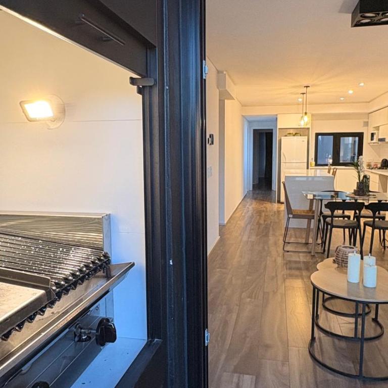 3 DORMITORIOS Con COCHERA ZONA CHAUVIN - NO apto jovenes solos - Three-Bedroom Apartment - 4