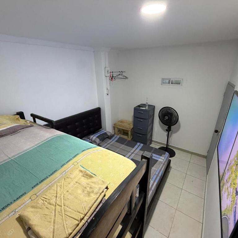 Makako Hostal 420 - Quadruple Room - 1