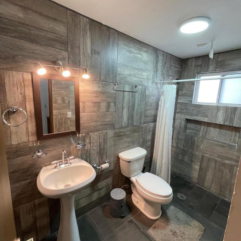Casa Familiar con amplio jardin asador y cochera - Villa de 2 dormitorios - 13