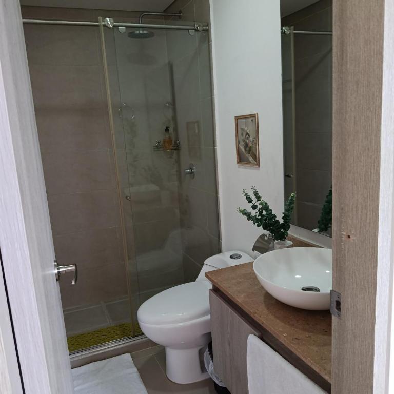 Habitacion en apartamento compartido con desayuno incluido - Double Room with Private External Bathroom - 1