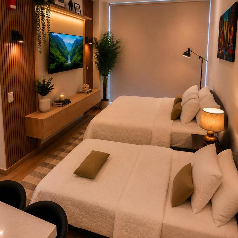 Moderno depa con piscina y gym cerca a Larcomar - Two-Bedroom Apartment - 1