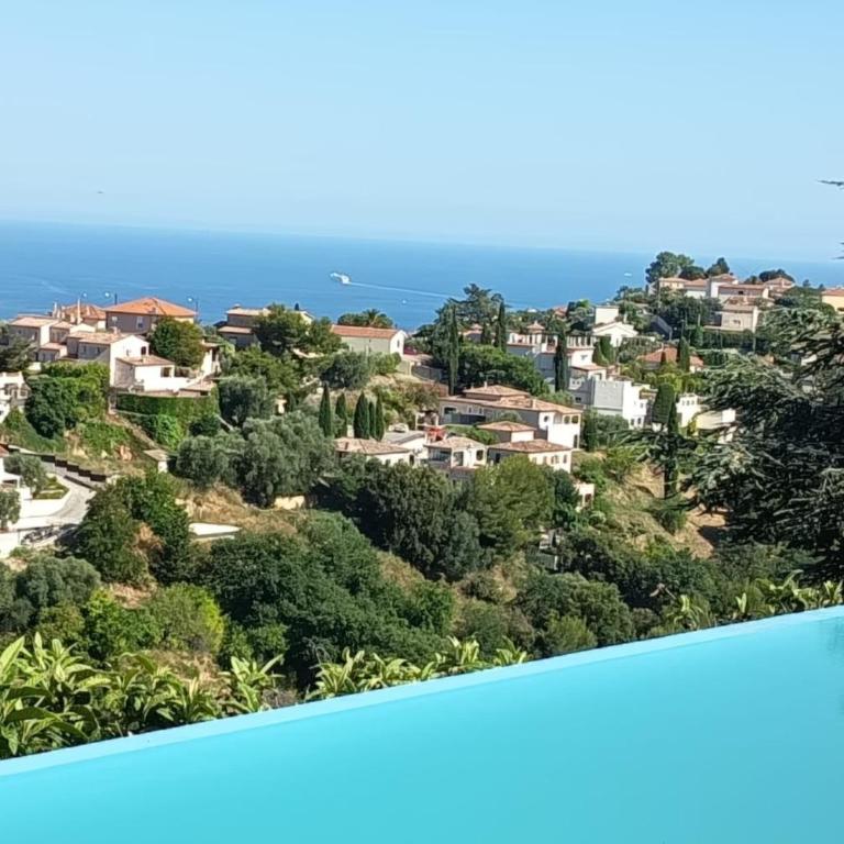 Beautiful villa with sea & mountain view and pool - Casa - 24