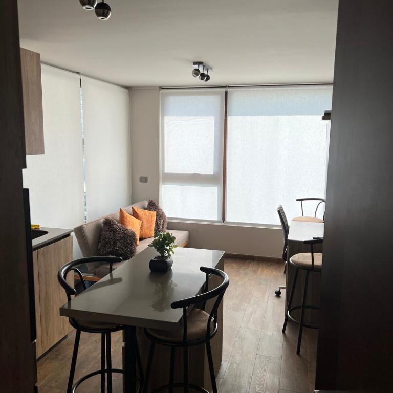 Exclusivo y Comodo departamento en Av las Condes - Apartamento de 2 dormitorios - 24