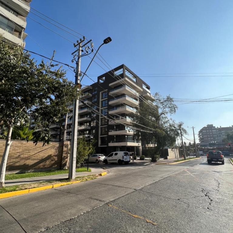 Exclusivo y Comodo departamento en Av las Condes - Apartamento de 2 dormitorios - 48