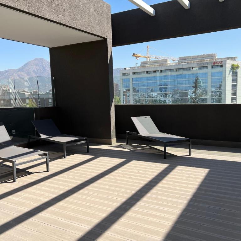 Exclusivo y Comodo departamento en Av las Condes - Apartamento de 2 dormitorios - 66