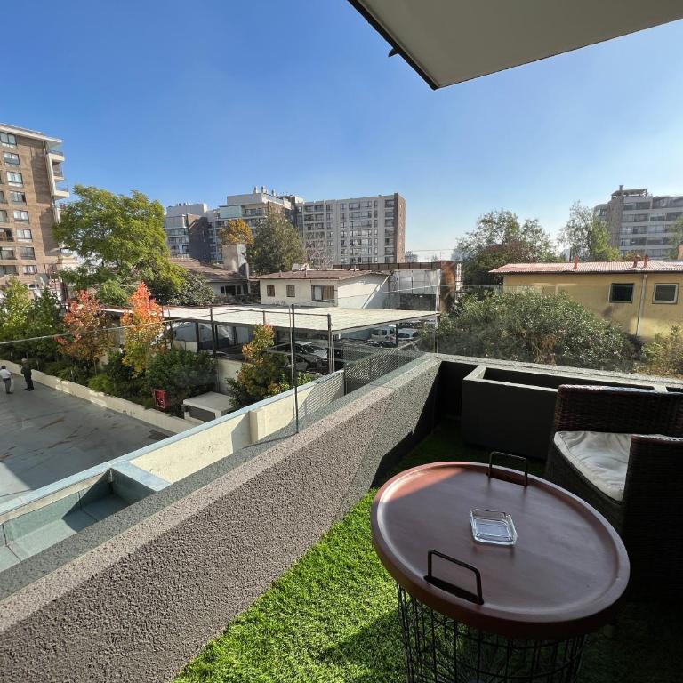 Exclusivo y Comodo departamento en Av las Condes - Apartamento de 2 dormitorios - 76