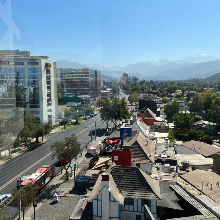Exclusivo y Comodo departamento en Av las Condes - Apartamento de 2 dormitorios - 78