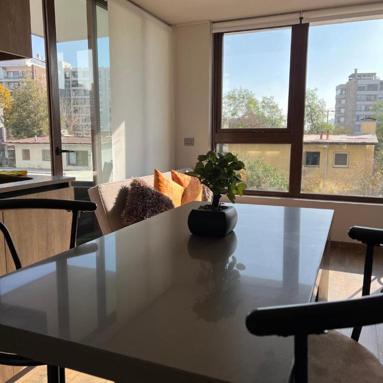 Exclusivo y Comodo departamento en Av las Condes - Apartamento de 2 dormitorios - 89