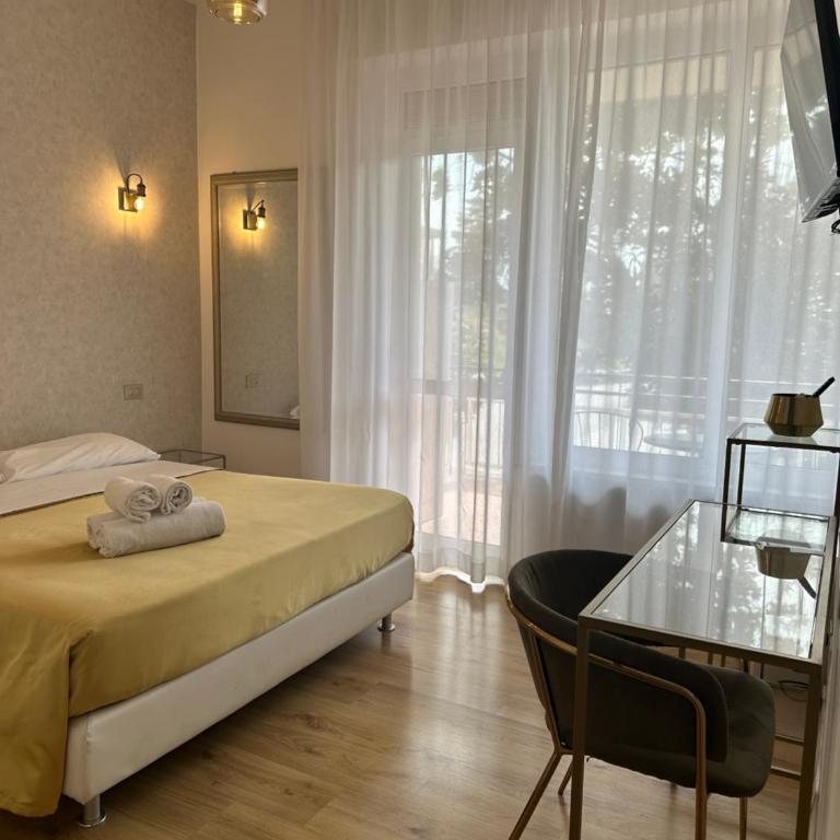 Guest House Arte - Camera Matrimoniale Deluxe con Balcone - 1