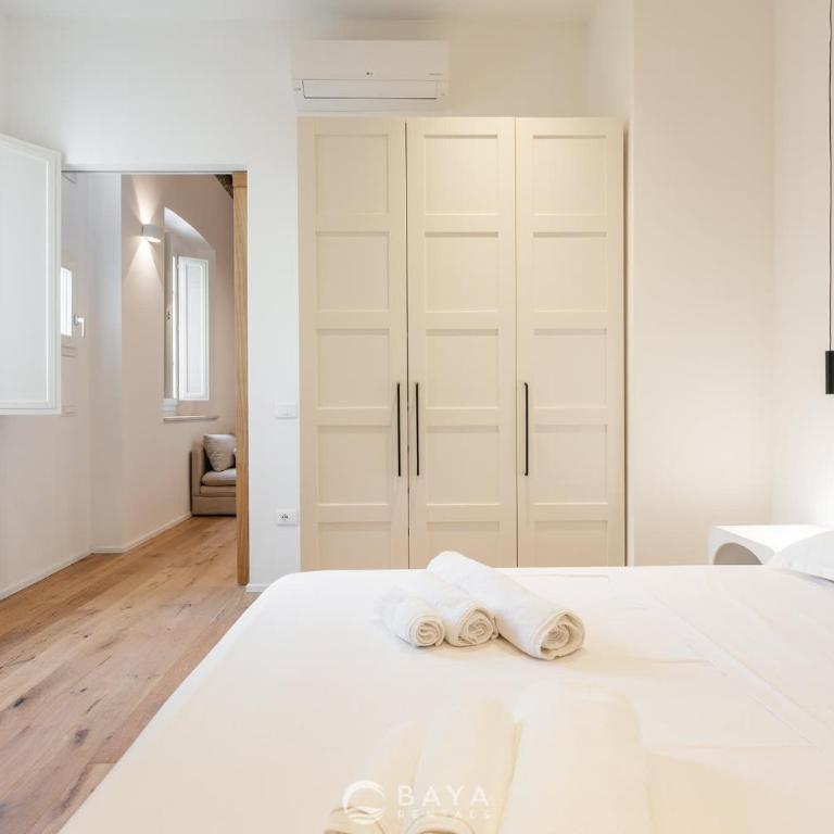 Marina Heritage - 90m from Via Roma Waterfront - Apartment - 11