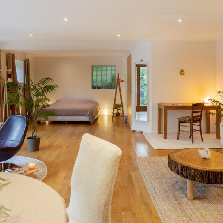 Suite Zen avec coin salon et vue sur jardin - Studio avec Vue sur Jardin - 2