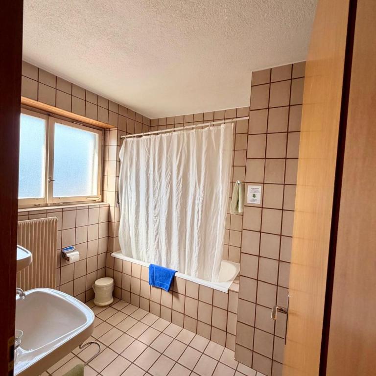 Hotel Gebidem - Doppelzimmer mit Balkon - 4
