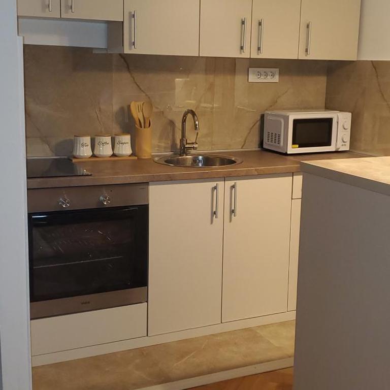 Studio Inn "next to Delta & Free Parking " - Studio Apartment - 5