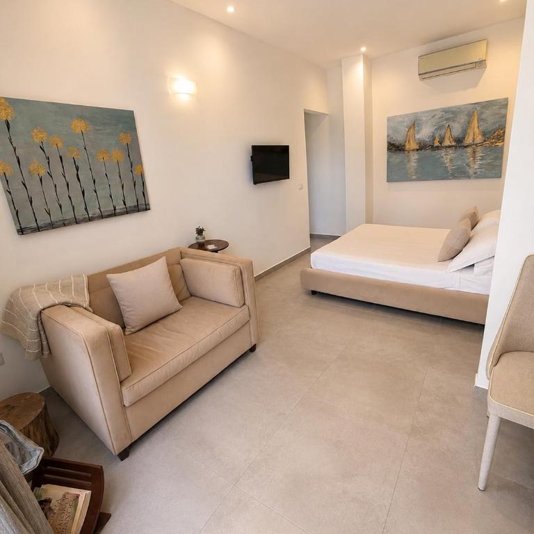 Petra Maris B&B - Double Room with Balcony - 5
