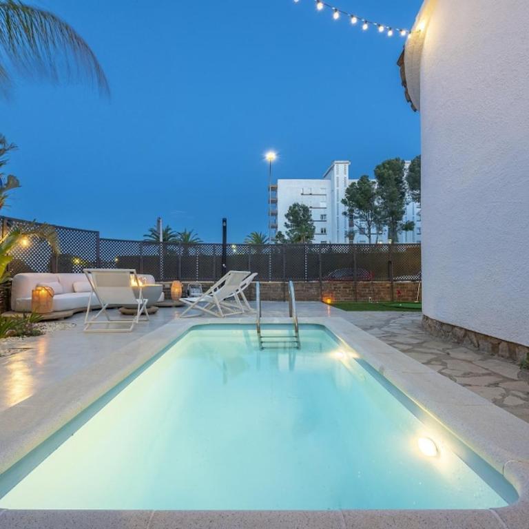 Vacalm Villa Judit - Beachfront Villa with Pool, Spa, BBQ, Fire Pit & Mini Golf - Villa - 2
