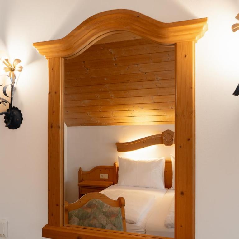Hotel Gruberhof Innsbruck Igls B&B - Dreibettzimmer mit Balkon - 5