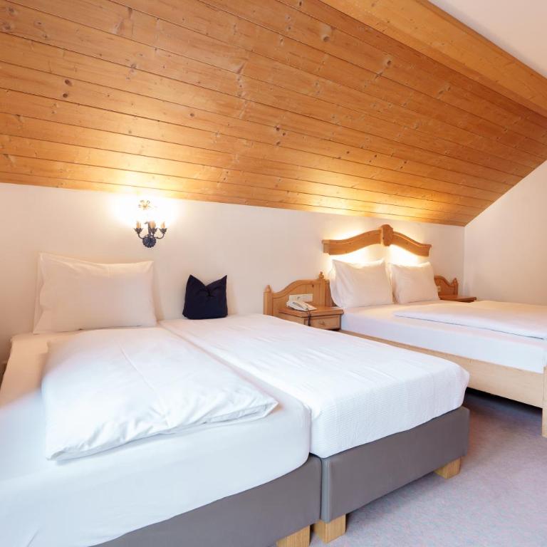 Hotel Gruberhof Innsbruck Igls B&B - Dreibettzimmer mit Balkon - 4
