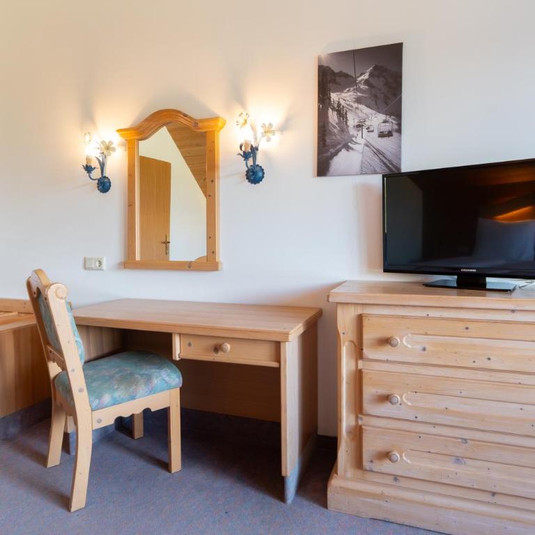 Hotel Gruberhof Innsbruck Igls B&B - Doppelzimmer mit Bergblick - 9