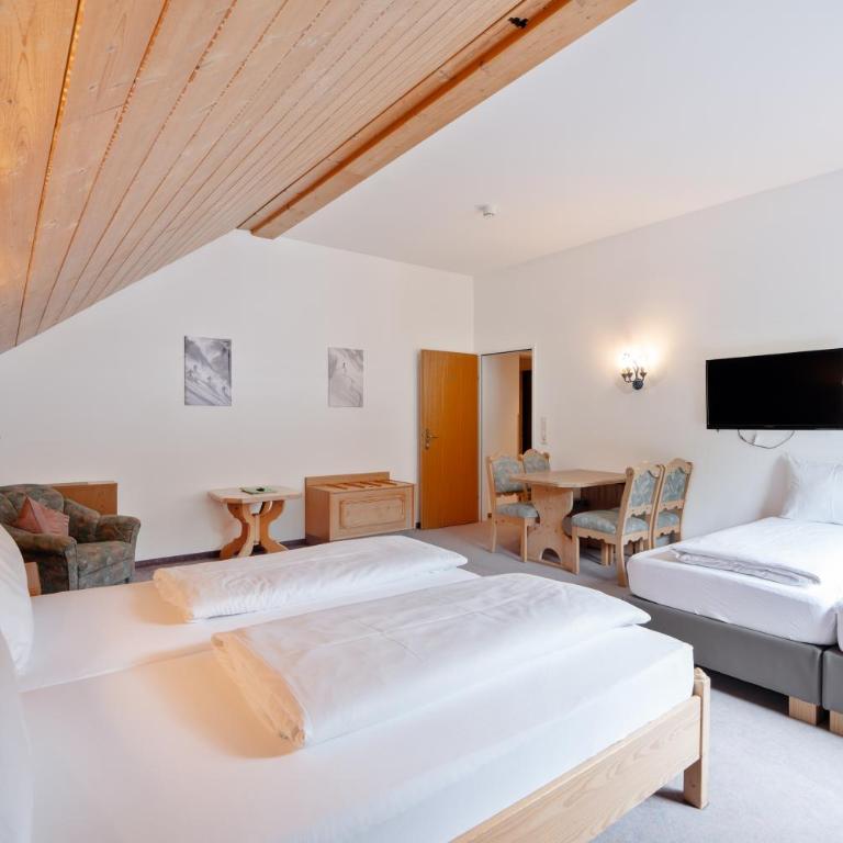 Hotel Gruberhof Innsbruck Igls B&B - Familiensuite mit Balkon - 2