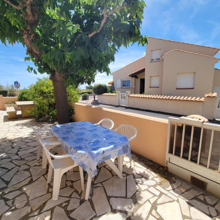 Bel Appartement Face à la mer, au RDC d'une maison en cours de classement meublé, 4 couchages, WIFI, PORTIRAGNES PLAGE LXBFM26 - Appartement - 2