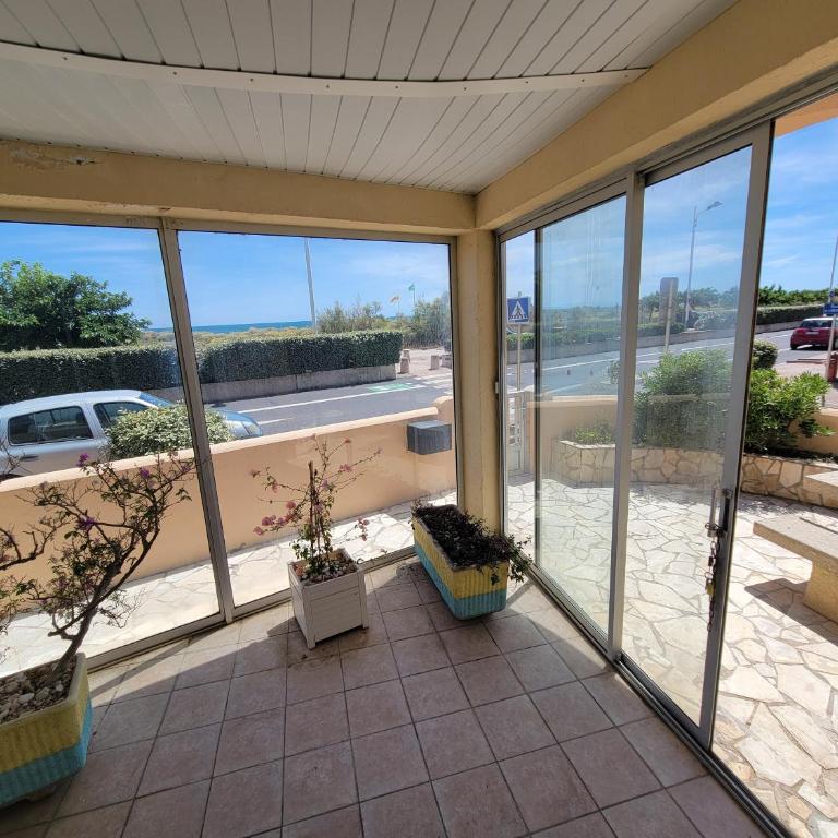 Bel Appartement Face à la mer, au RDC d'une maison en cours de classement meublé, 4 couchages, WIFI, PORTIRAGNES PLAGE LXBFM26 - Appartement - 14