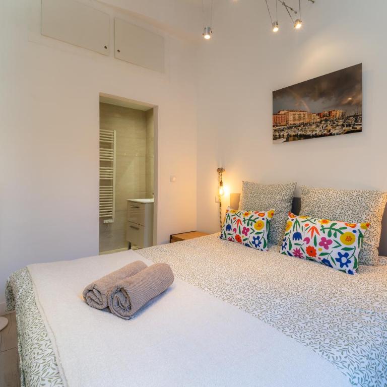 Old Town Nice, 2 bedrooms & 2 bathrooms,Quiet, AC for 4 people - Appartement 2 Chambres - Vue sur Ville - 2