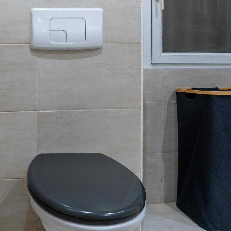 Old Town Nice, 2 bedrooms & 2 bathrooms,Quiet, AC for 4 people - Appartement 2 Chambres - Vue sur Ville - 13