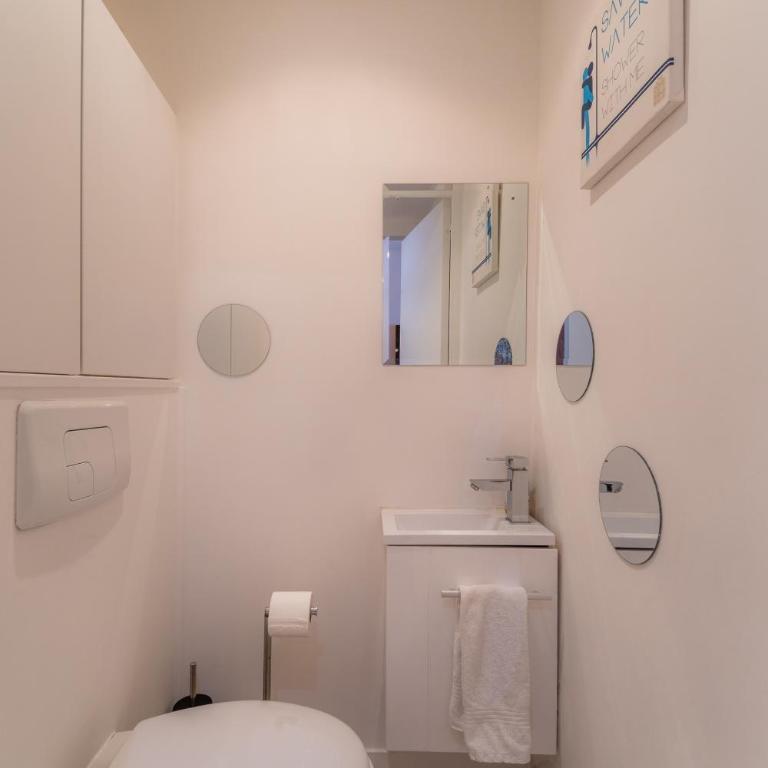 Old Town Nice, 2 bedrooms & 2 bathrooms,Quiet, AC for 4 people - Appartement 2 Chambres - Vue sur Ville - 23