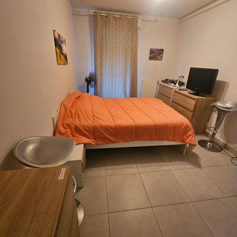 Appartement 3 pièces proche tous commerces - Appartement 2 Chambres - 6