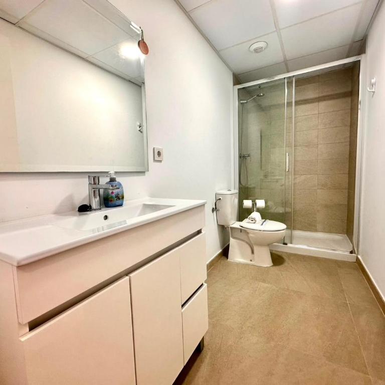 Playa, piscina y relax en Canet al Mar - Two-Bedroom Apartment with Terrace - 9