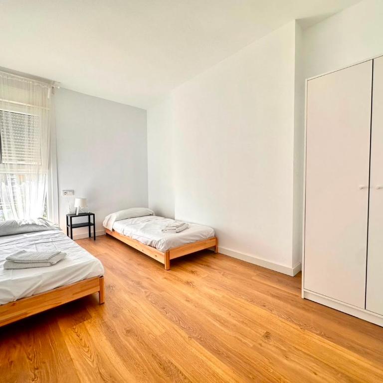 Playa, piscina y relax en Canet al Mar - Two-Bedroom Apartment with Terrace - 15