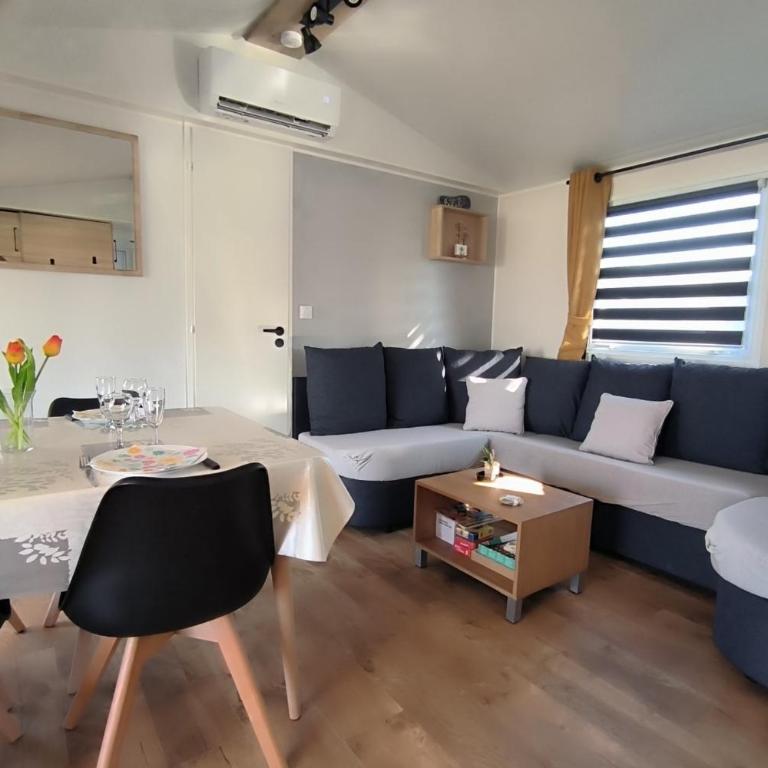 Mobilhome 3 chambres avec terrasse et magnifique jardin - Bungalow - 3