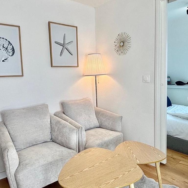 Bright Studio Seafront Balcony & Parking - Apartment - 10