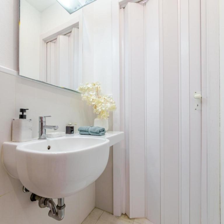 Characteristic one bedroom Apartment Columns of San Lorenzo - Appartement 2 Chambres - 4