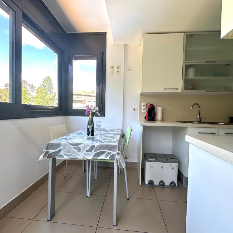 LETS HOLIDAYS Quiet Apartment With Pool in Tossa 2 - Apartamento de 2 dormitorios - 8