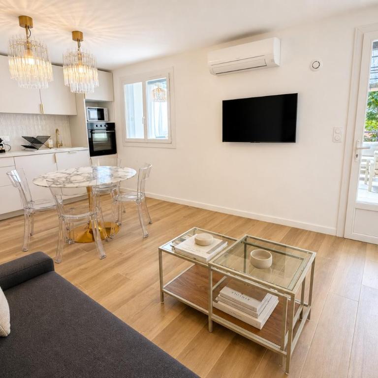 L'Esterel Appartements Plage 450m & Gare Saint-Raphael 950m - One-Bedroom Apartment with Terrace - 16