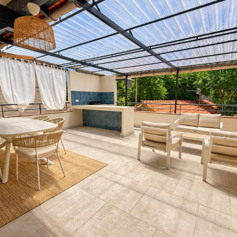 L'Esterel Appartements Plage 450m & Gare Saint-Raphael 950m - One-Bedroom Apartment with Terrace - 20