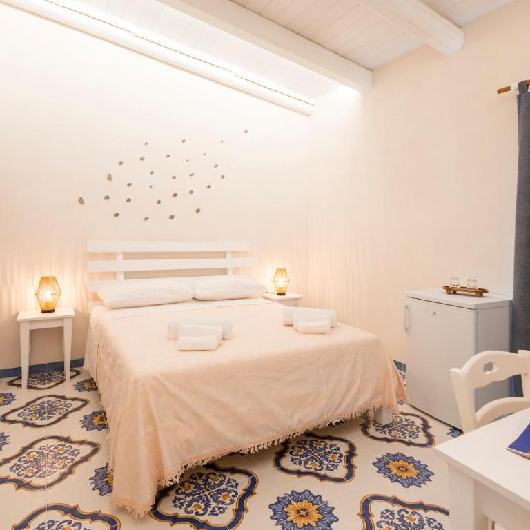 Tenuta Monsalvato - Camera Matrimoniale con Bagno Privato - 2