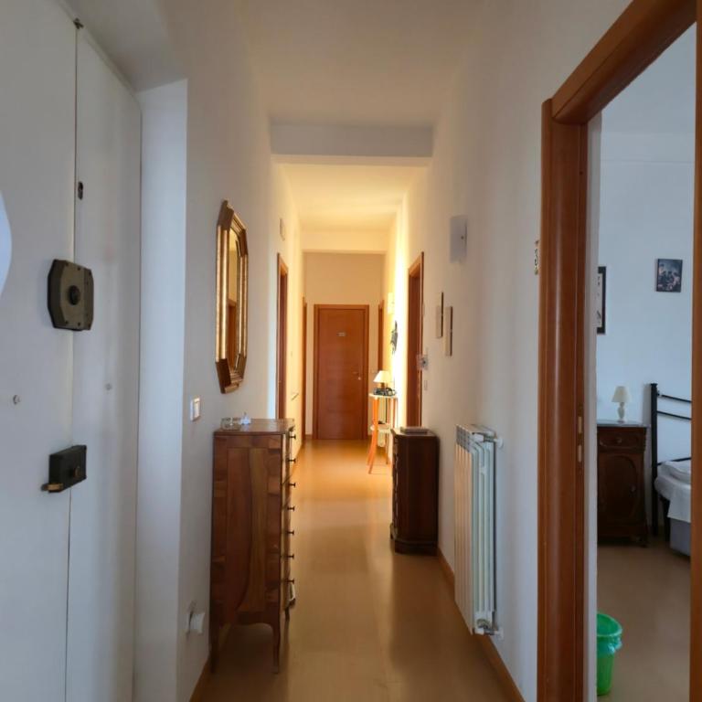 Alfredo II Affittacamere - Camera Matrimoniale Standard con Bagno in Comune - 8