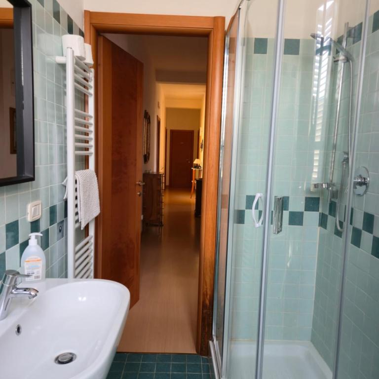 Alfredo II Affittacamere - Camera Matrimoniale Standard con Bagno in Comune - 16