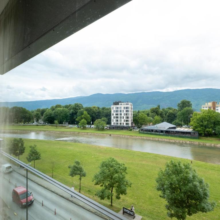 VIP River Side - Deluks Apartman sa 3 Spavaće Sobe - 1