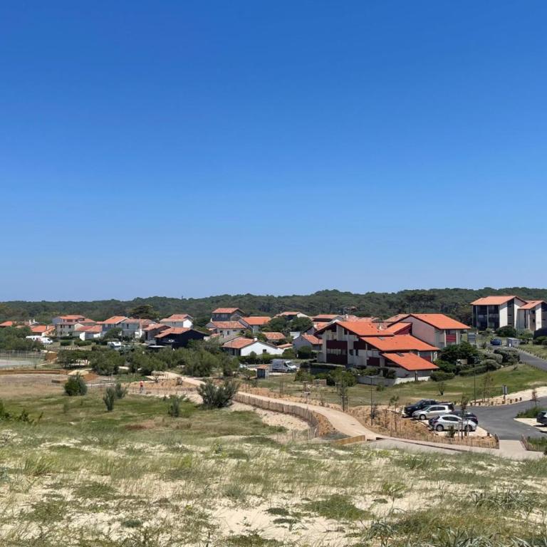 Vacances en famille, plage à pied et face à la dune ! - Two-Bedroom Apartment - 26