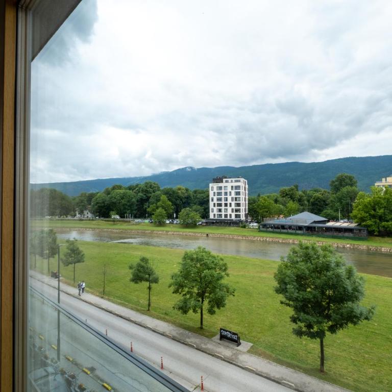 VIP River Side - Deluks Apartman sa 3 Spavaće Sobe - 84