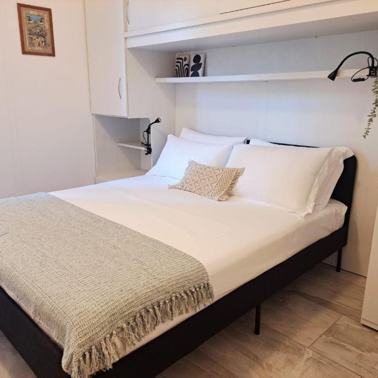 Ganymede Apartment by Quokka 360 - A Short Walk from Como Borghi Station - Appartamento con 3 Camere da Letto - 12