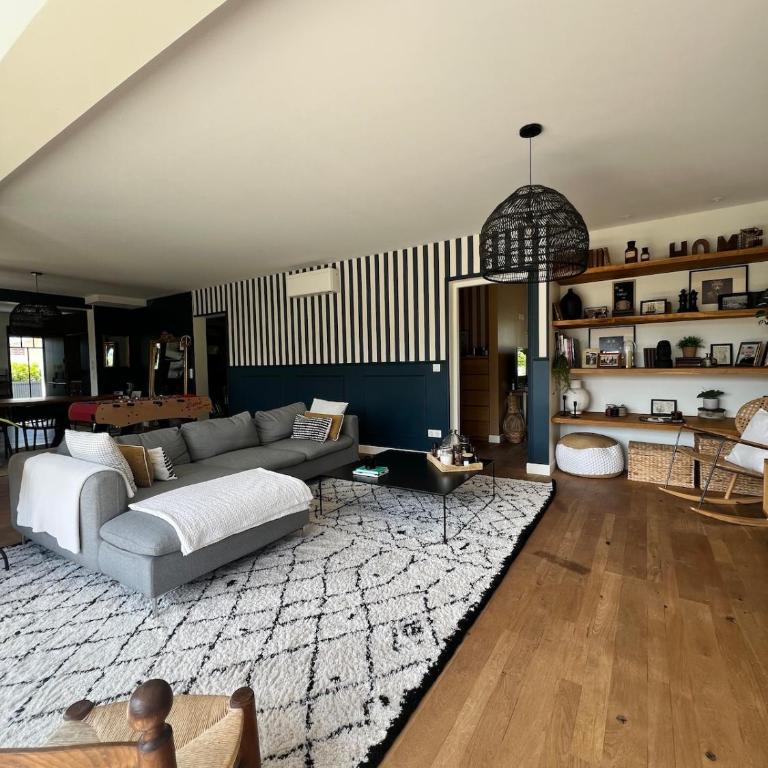 Magnifique maison, spacieuse, à 3mn du Lac - Villa - 16
