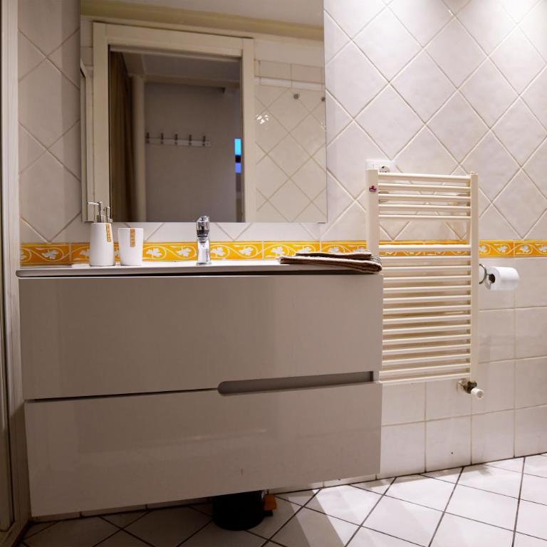 GuestHost - Mansarda San Vitale Charming Studio - Monolocale - 10