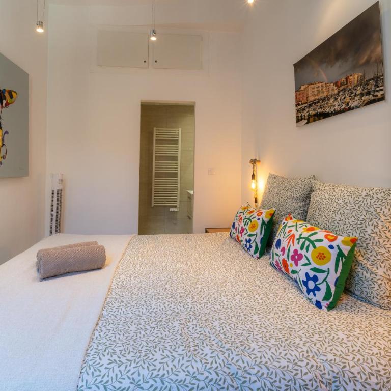 Old Town Nice, 2 bedrooms & 2 bathrooms,Quiet, AC for 4 people - Appartement 2 Chambres - Vue sur Ville - 29