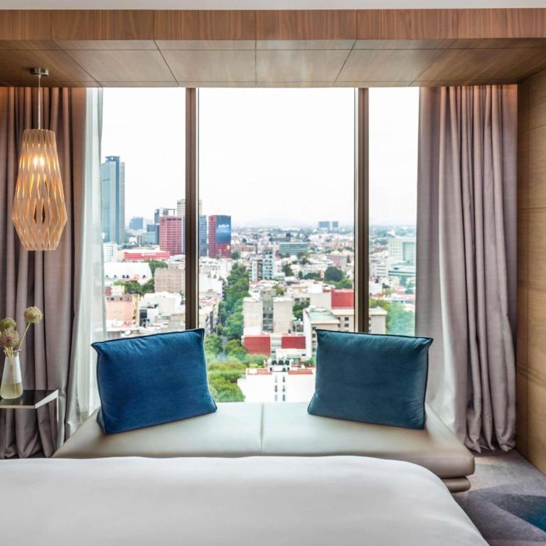 Sofitel Mexico City Reforma - Luxuriöses Zimmer mit Kingsize-Bett und Stadtblick - 2