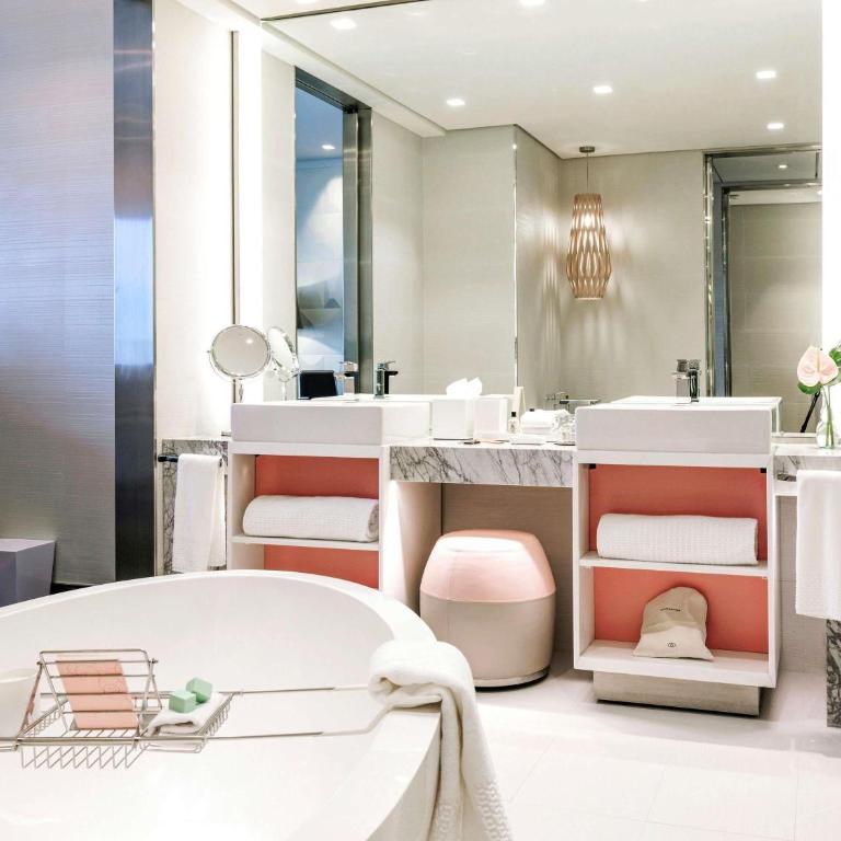 Sofitel Mexico City Reforma - Luxuriöses Zimmer mit Kingsize-Bett und Stadtblick - 9