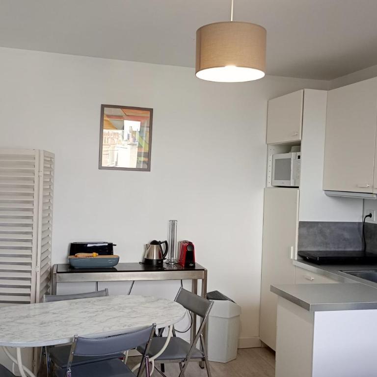 Joli T2 situé face au Square Montholon - Appartement - 4